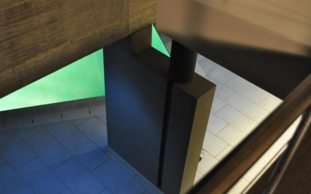 Art House Margine Rosso