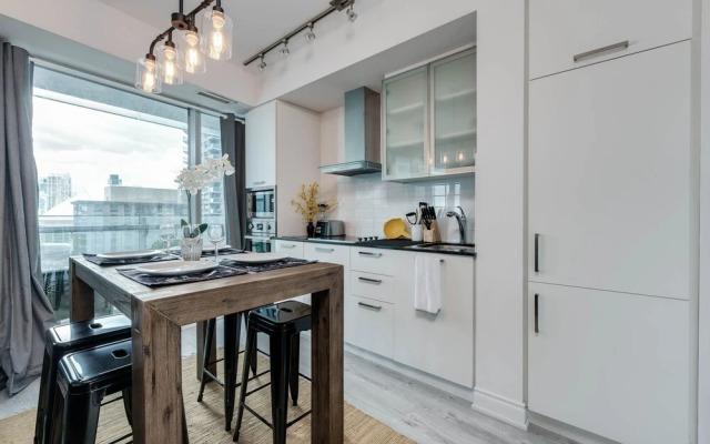 Applewood Suites - York Street Condo