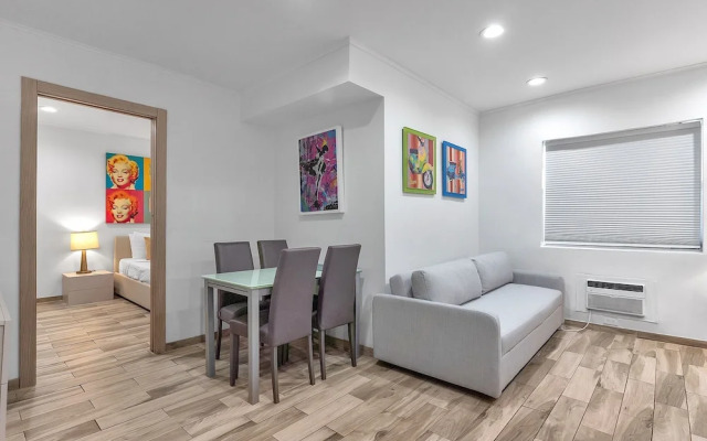 Deco South Of Fifth Beach Access