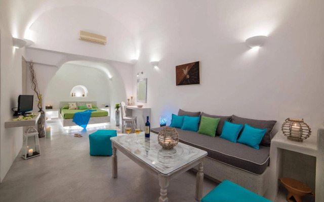 Kima Oia Suites