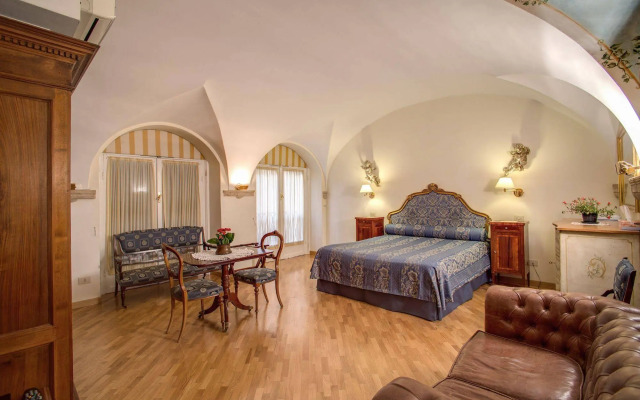 Navona Gallery and Garden Suites