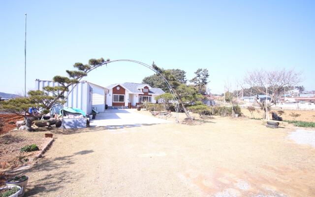Mongsanpo High Beach Pension