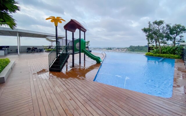 Homey And Cozy Living Studio Amartha View Apartment