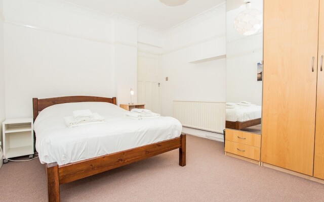 Spacious 2 Bedroom Flat in North West London