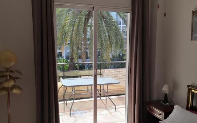 Skol 318C by Completely Marbella