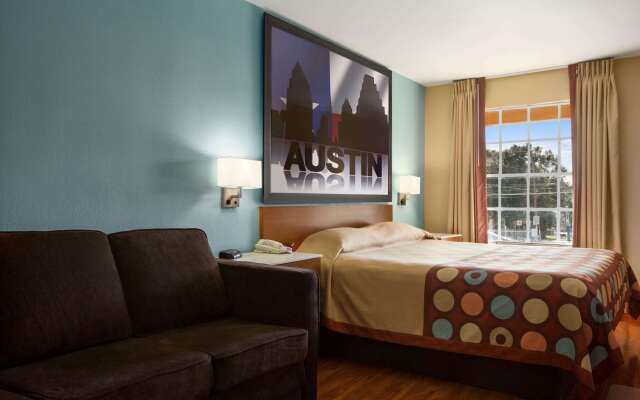 Super 8 by Wyndham Austin Downtown/Capitol Area