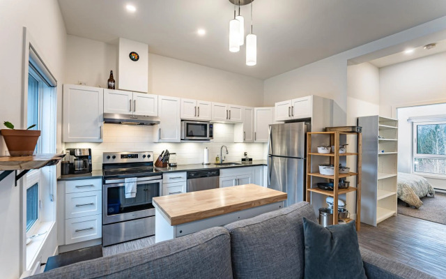 Niska's Den by Revelstoke Vacations