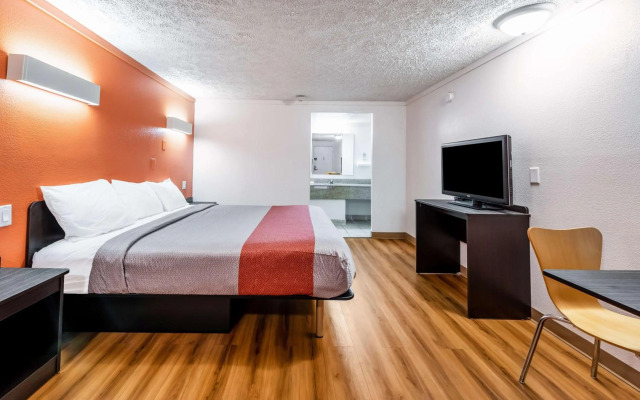 Motel 6 Mansfield, OH