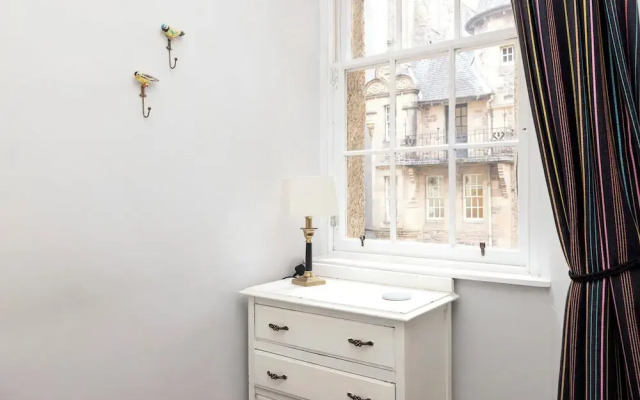 JOIVY Royal Mile Tower Apartment