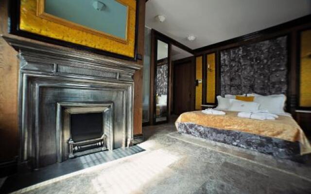 Mala Anglia Deluxe Rooms & SPA