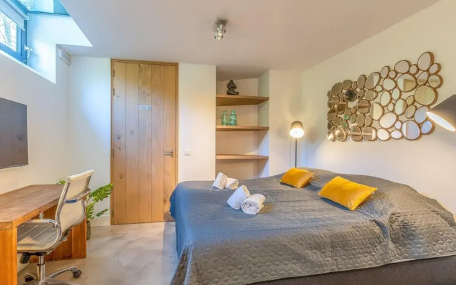 Relaxed and Atmospheric 6-person Villa Near the Forest