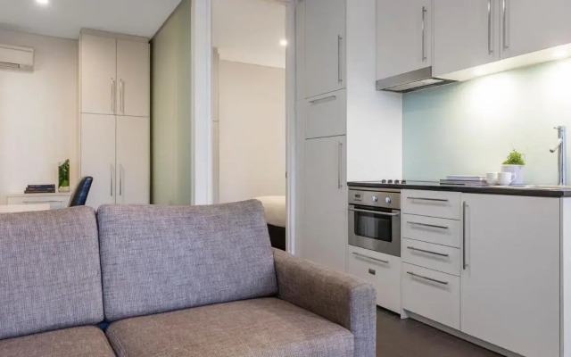 Oaks Melbourne on Collins Suites