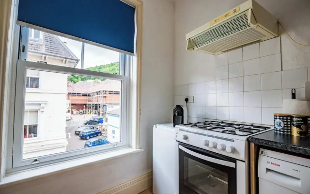 Host Stay Broadbanks Apartment
