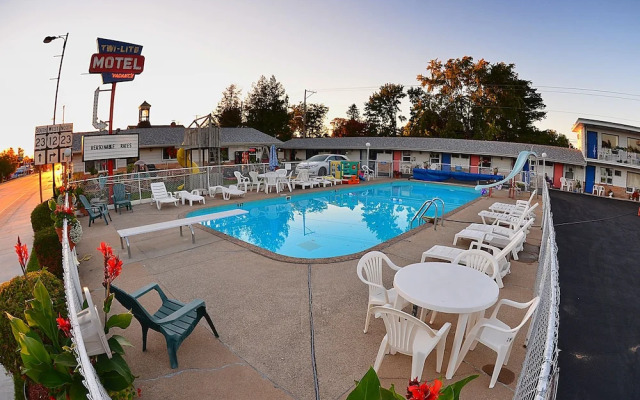 Twi-lite Motel