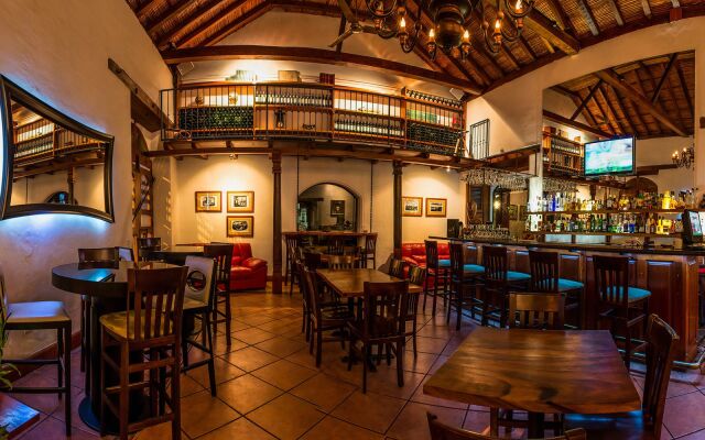 Estrada Hotel & Bistro