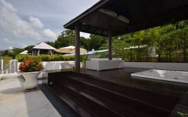 Sunset Plaza Holiday Apartment