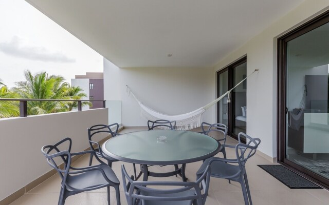 Maxim E 305 2 Bedroom Condo by Redawning