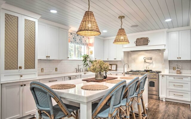 Stunning Charlotte Home: Private Pool!