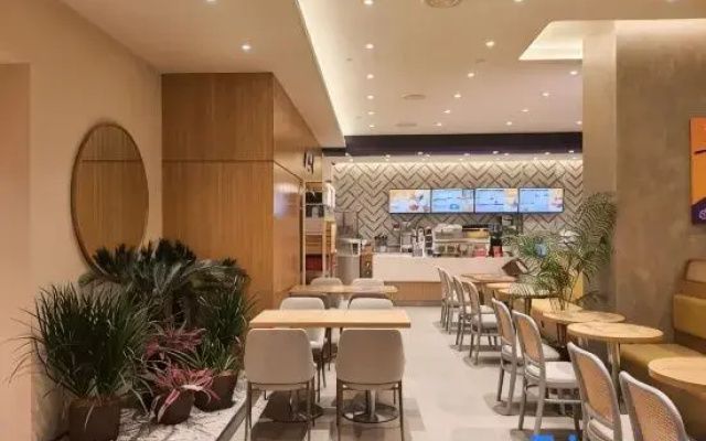 Designer Penthouse Troika by AGhome