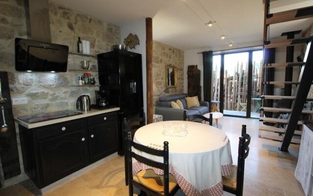 Le Pressoir De La Deveze