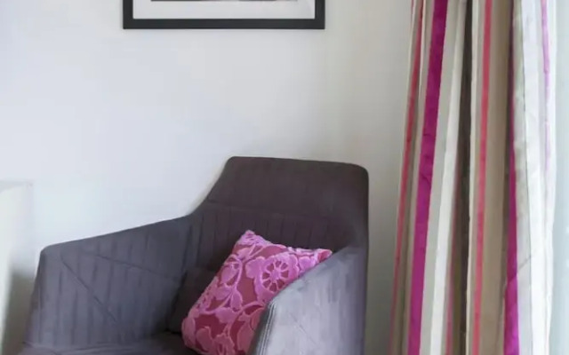 Theed Street by Onefinestay