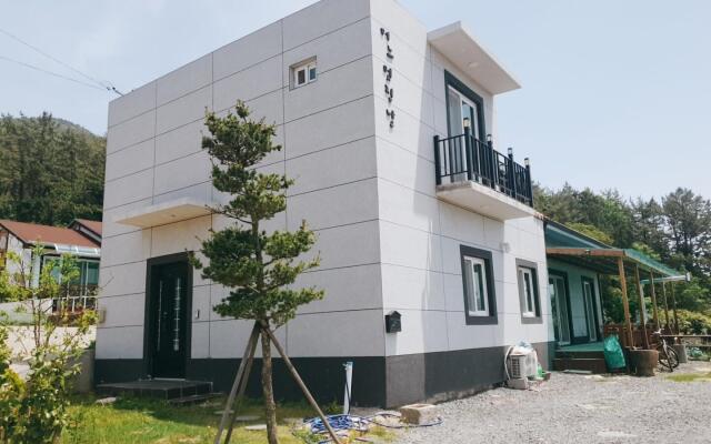 Namhae Eoneu Meotjinnal Pension