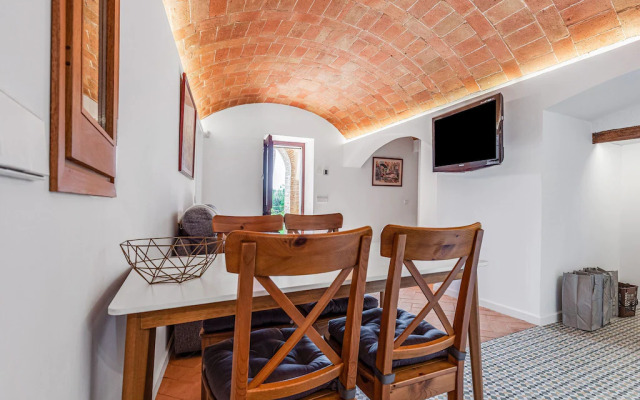 Charming Holiday Home in Vulpellac with Shared Pool