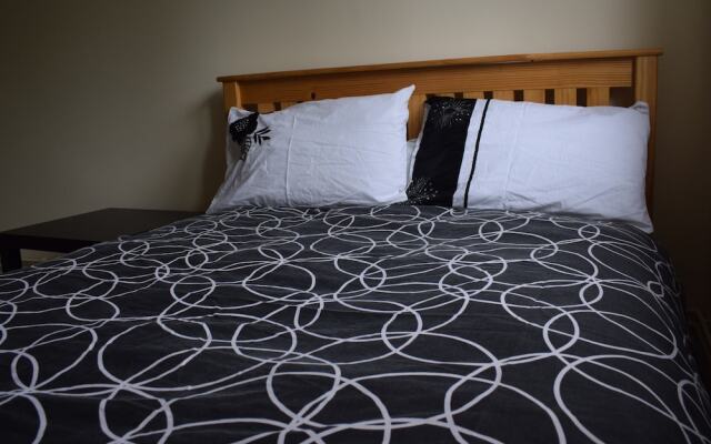 Spacious 2 Bedroom House in Bow