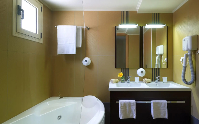 Macaris Suites and SPA