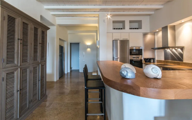 Hera iconic Mykonian Villa