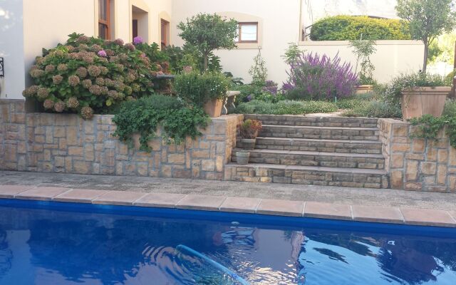 Petit Plaisir is a Romantic Self-catering Cottage on the Side of the Village no1