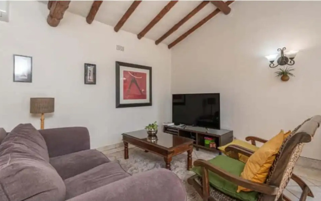 Birdsong in Sandton and Charming Townhouse Retreat