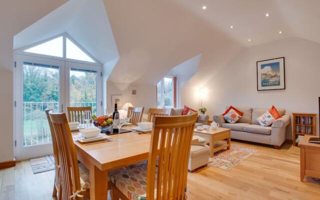 Contemporary Holiday Home in Little Petherick With Terrace