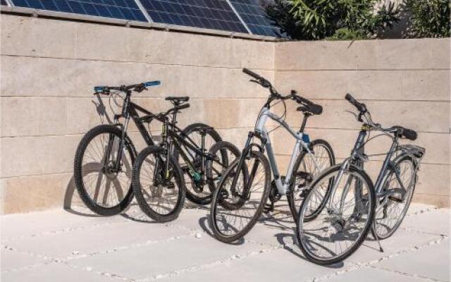 Four-Bedroom Holiday Home in Milna