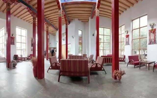 Lha - Ri - Sa Resort