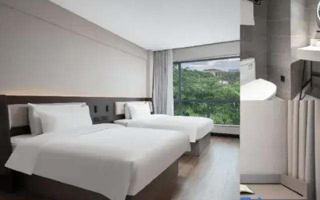 HanTing Hotel (Shenzhen Bao'an International Exhibition Center)