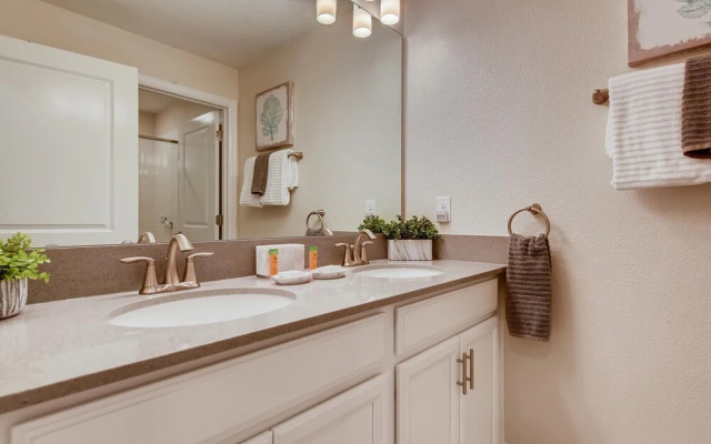 4802 LL Dream Getaway Luxury Townhome w/ Pool