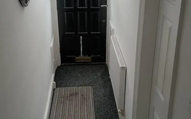 Charming Algernon House in Warrington