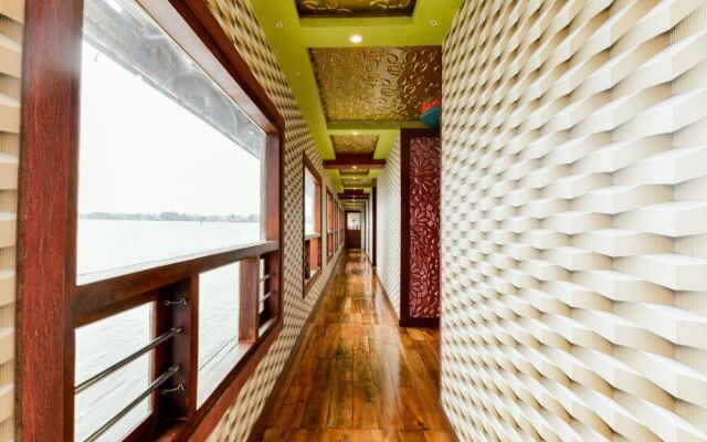 Oyo 24290 Houseboat Anugraha Deluxe