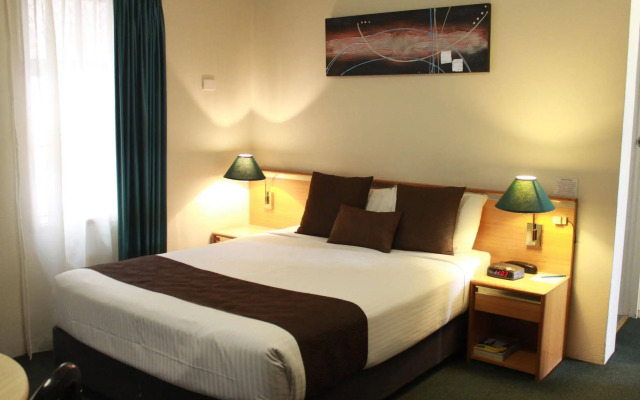Mid City Motor Inn
