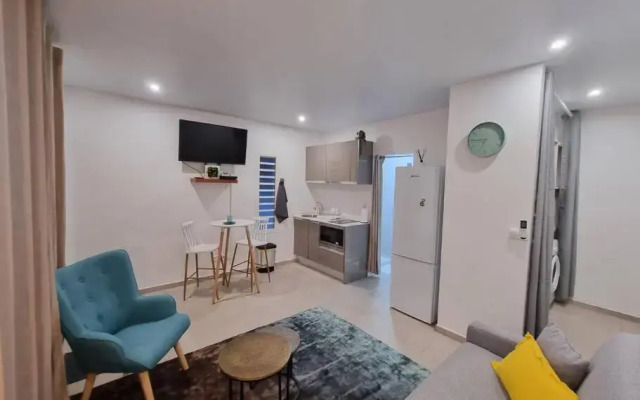 Charmant Studio rénové, 5 min à pied de la plage