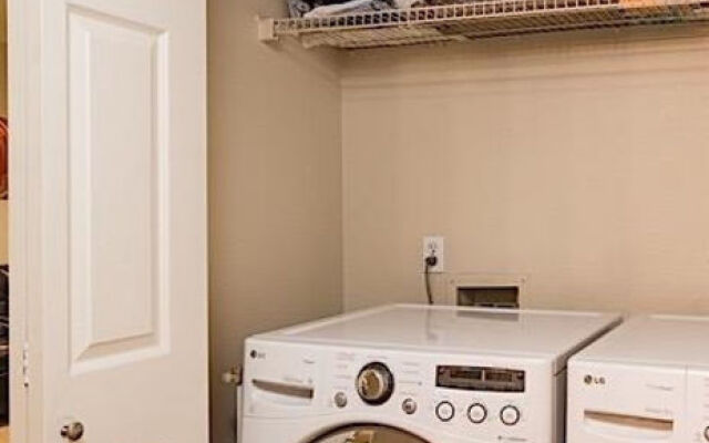 Signature Ii 2 Bedroom Condo