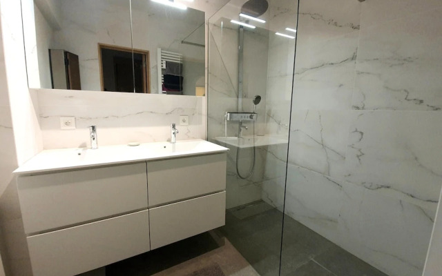 Apartment With a View of the Marina