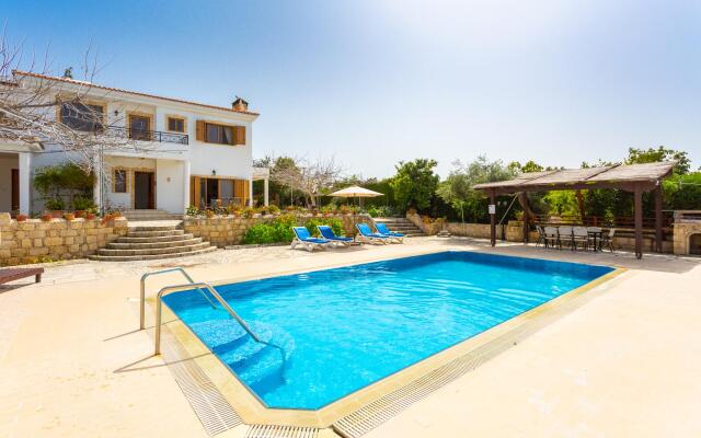 Villa Xenios Dias in Argaka