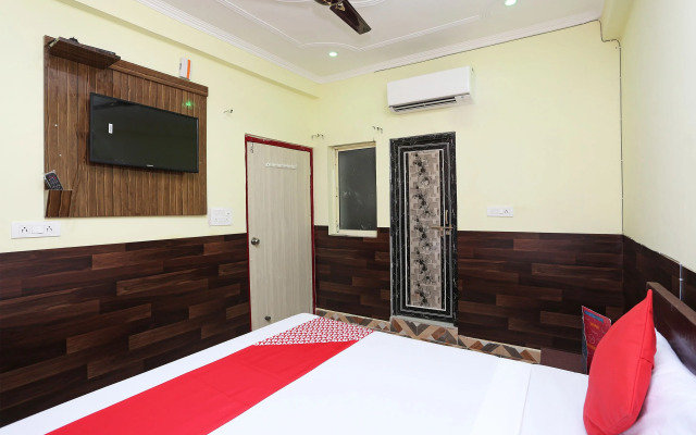 OYO 28801 Radhika Guest House