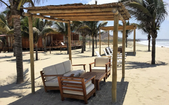 Bungalows & Suites Punta Camarón