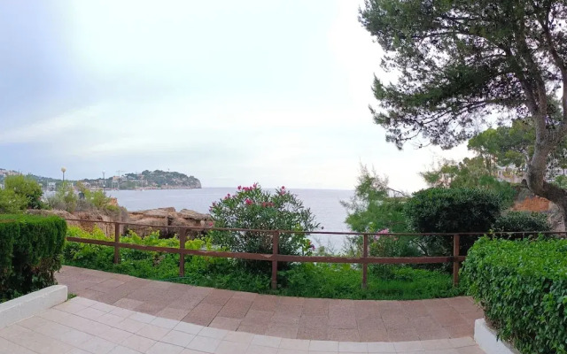 Stunning sea View and Waterfront Apartment
