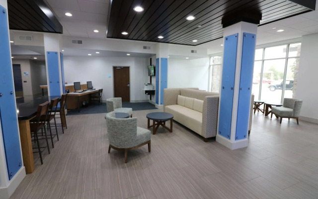 Holiday Inn Express & Suites Coffeyville by IHG