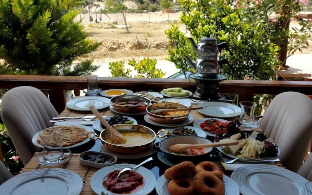 Li̇mi̇s Otel