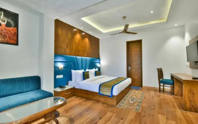 Ark Holiday Inn By Dls Hotels